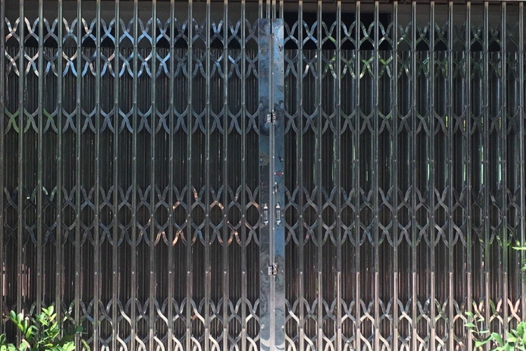 Cửa Kéo Inox 304 Có Lá