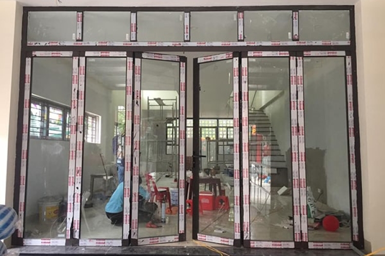 Cửa đi mở xếp trượt 6 cánh nhôm Xingfa